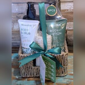 NWT Bloomfields Relax Moments Spa Gift Set For & Eucalyptus By Aromatherapist